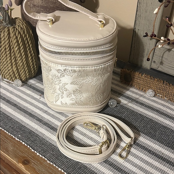 Handbags - Chic Cream Textured Crossbody Bag